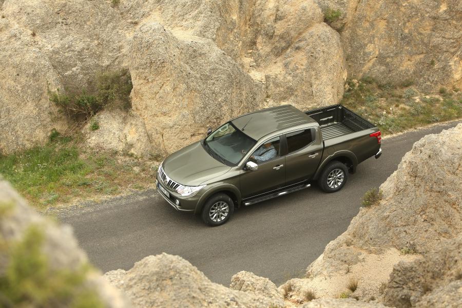  Mitsubishi L200 Double Cab 2015 года  (фото 3 из 29)